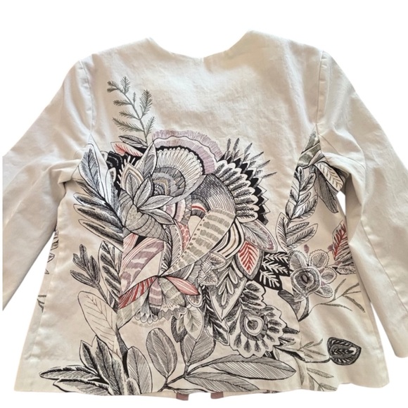 CHICO’s  NWT Lined Short Modern Topper Floral Print White/Black Size 00 (0-2) - Picture 4 of 9